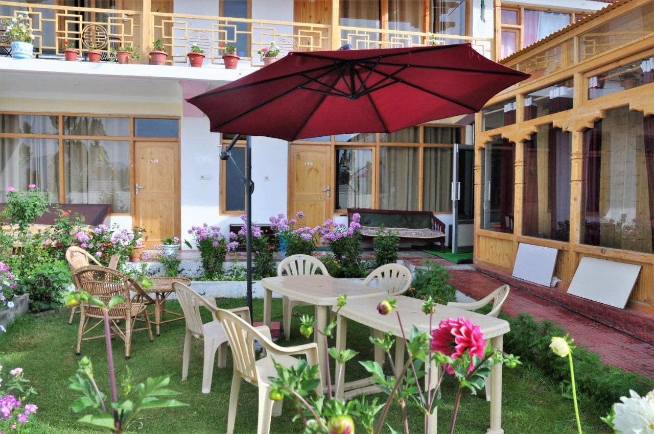 Laksdup Guest House レー エクステリア 写真